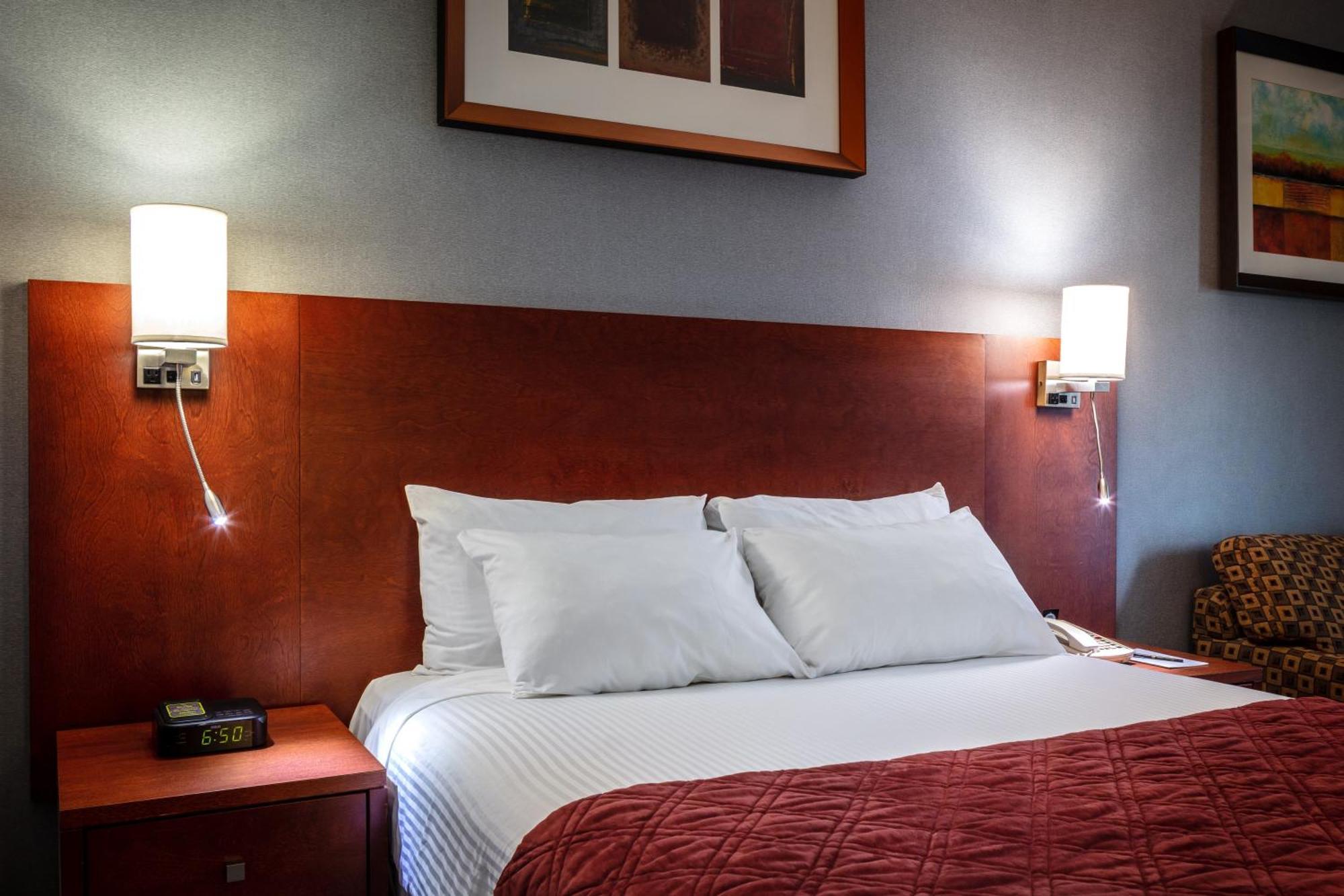Deluxe Queen Room