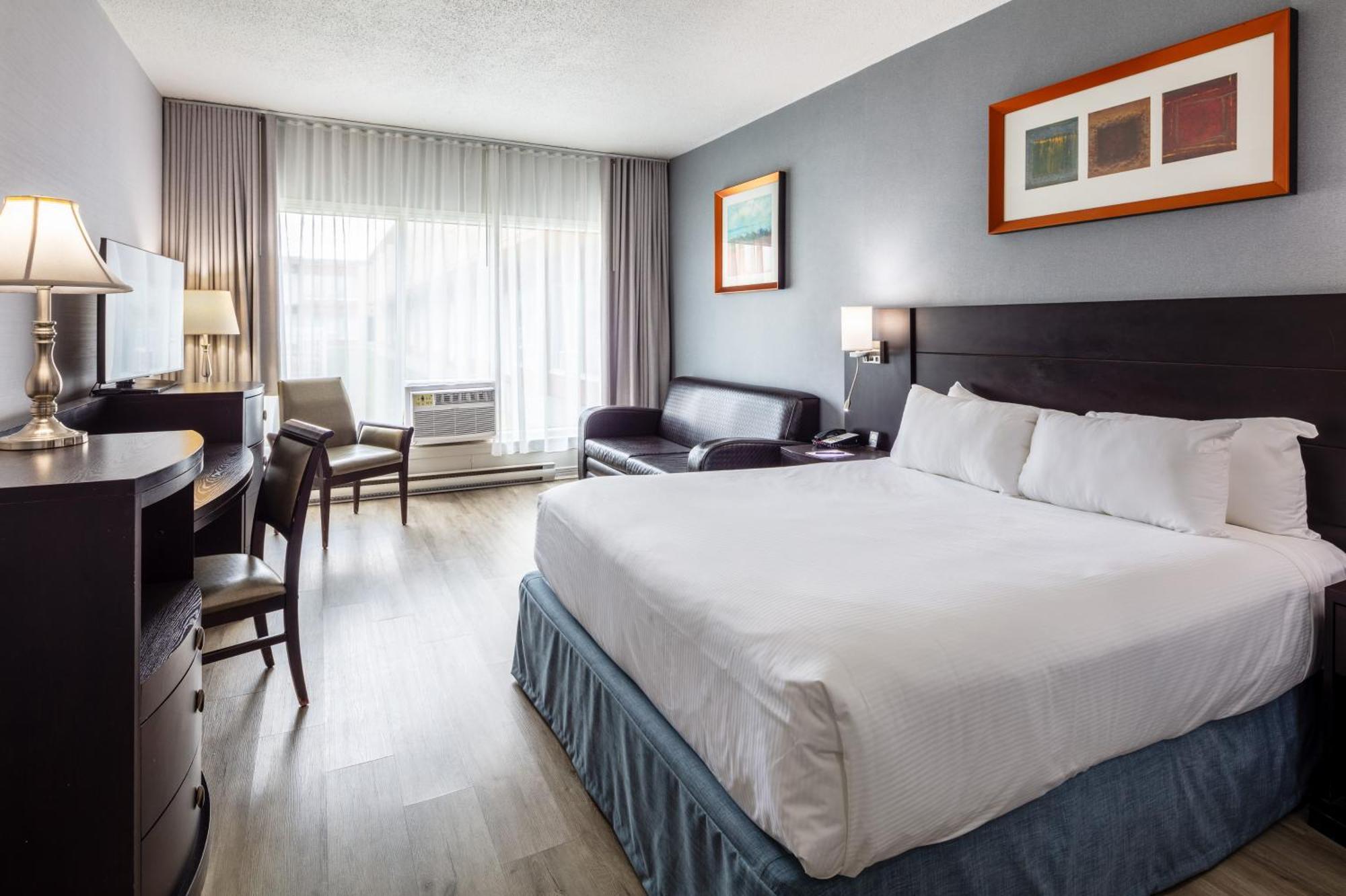 Deluxe Queen Room